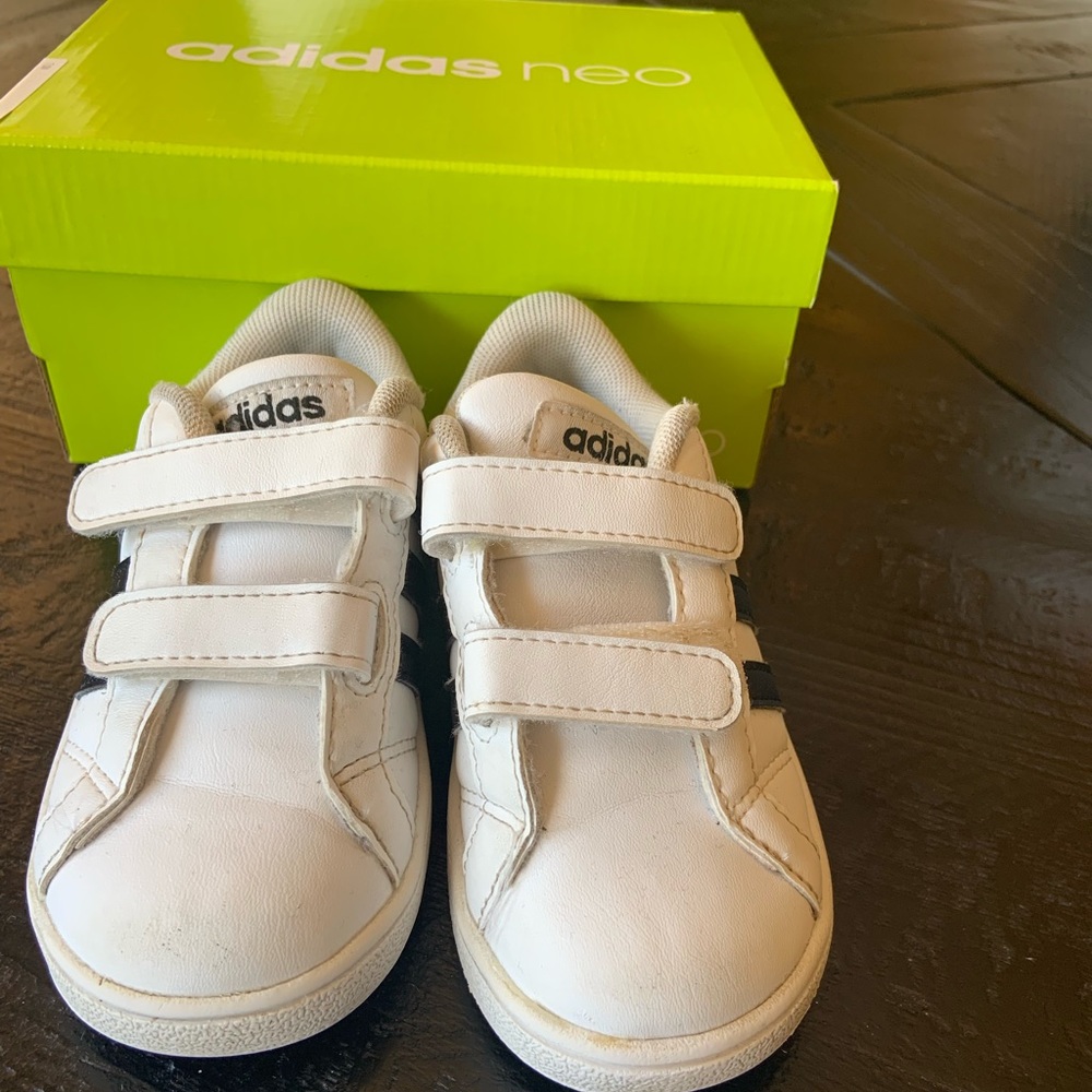 Adidas Neo children’s tennis shoes